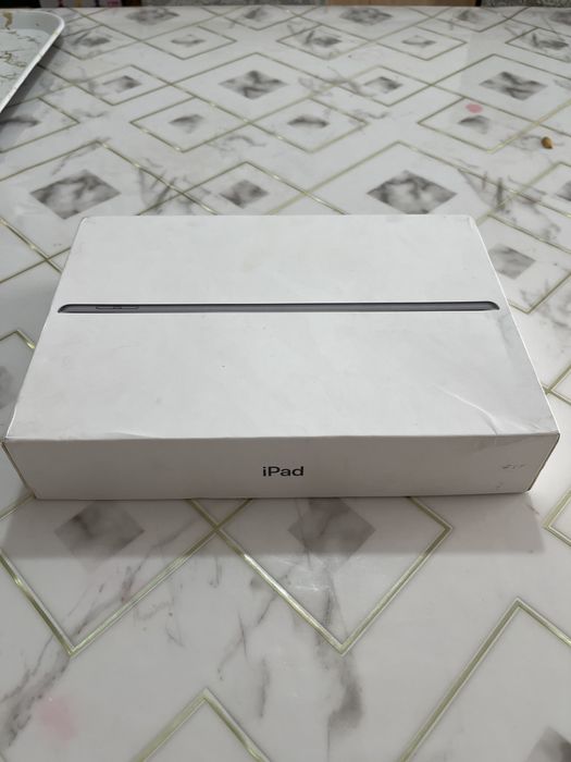 iPad (9th Generation)  Wi-Fi . 64 GB