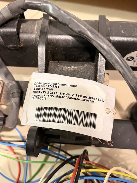 Теглич за BMW X1 F48 оригинален