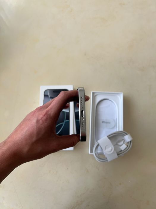 Iphone 16 pro  - 128gb - stare perfecta - cu toate Accesoriile