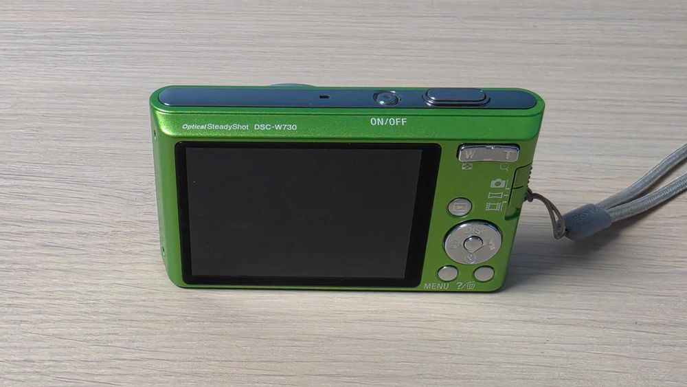 Sony DSC-W730, 16MP