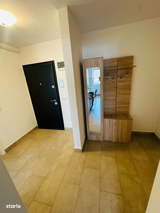 Garsonieră cu balcon și bucătărie separată, Tractorul