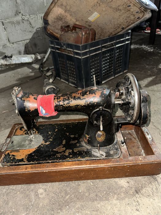 Продам швейную  машинку