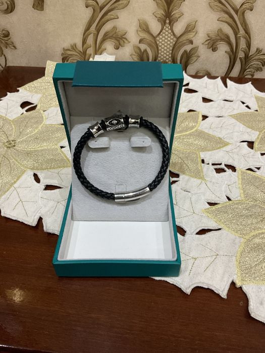 Браслет от известного бренда  из Саудовской аравии