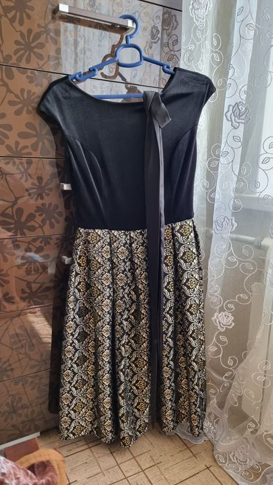 Продам платье 44 размера