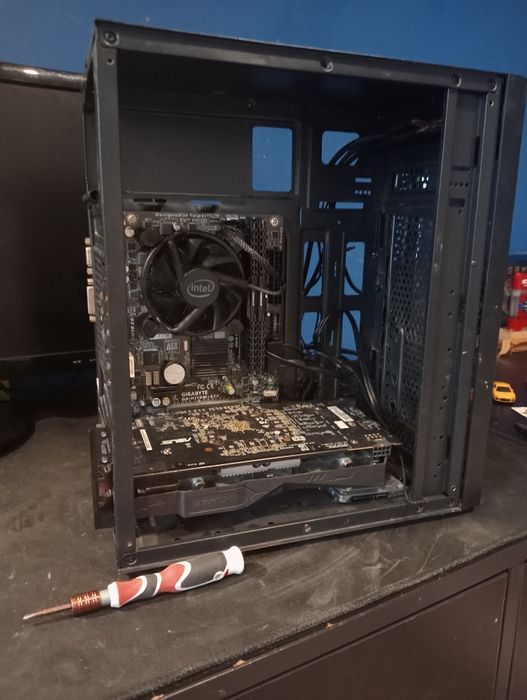 Tehnician IT Ploiești – Asamblare PC / Instalare Windows