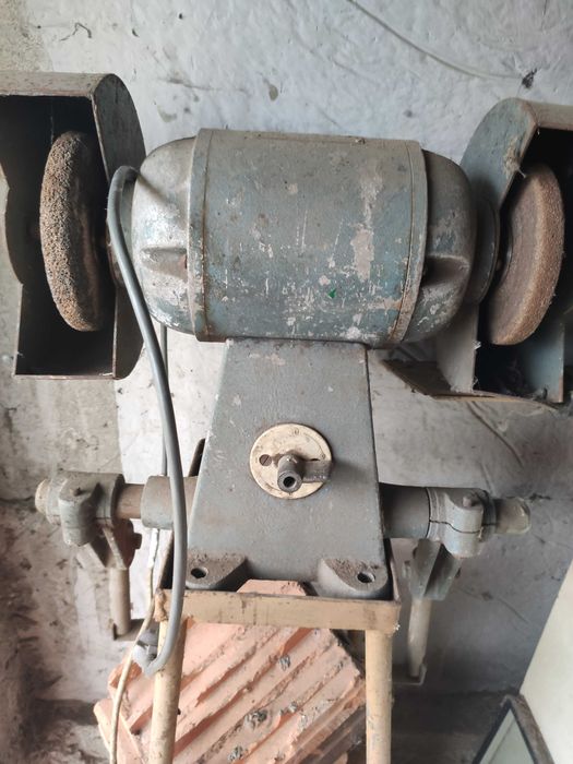 Polizor de banc pentru ascuțire,cu suport.