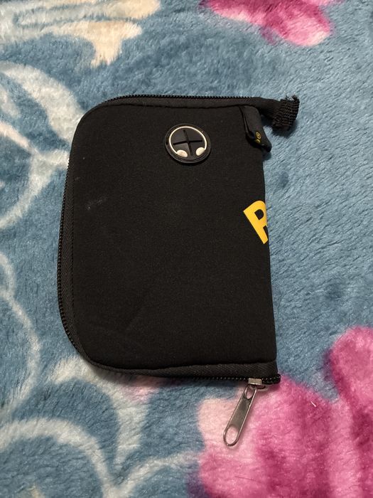 Vand portofel aprope nou arata bine si e intretinut