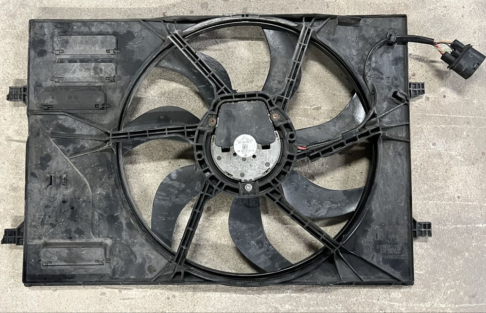 Вентилатор на радиатора  ZSB 5Q0 121 203G VW Audi Skoda Seat