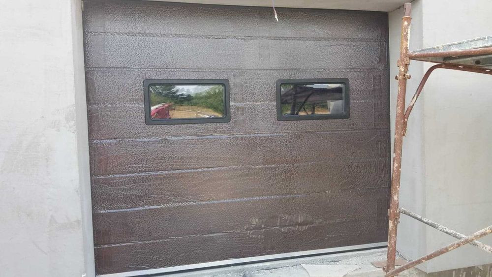 usi de garaj la comanda