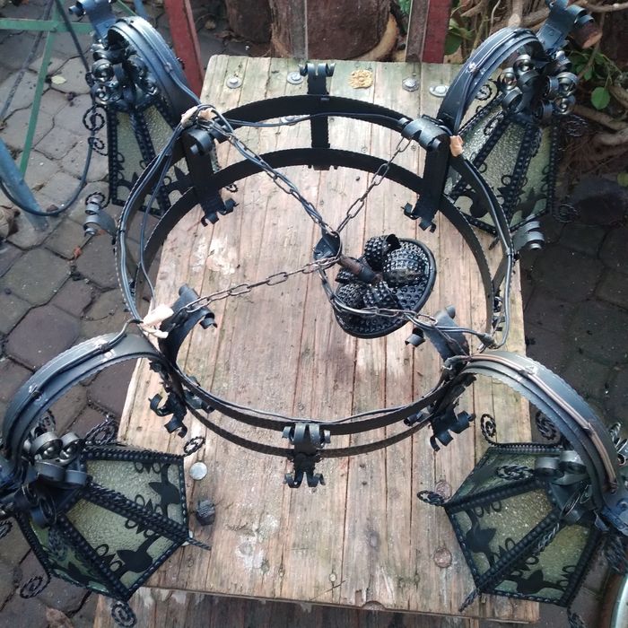 Vînd candelabru din fier