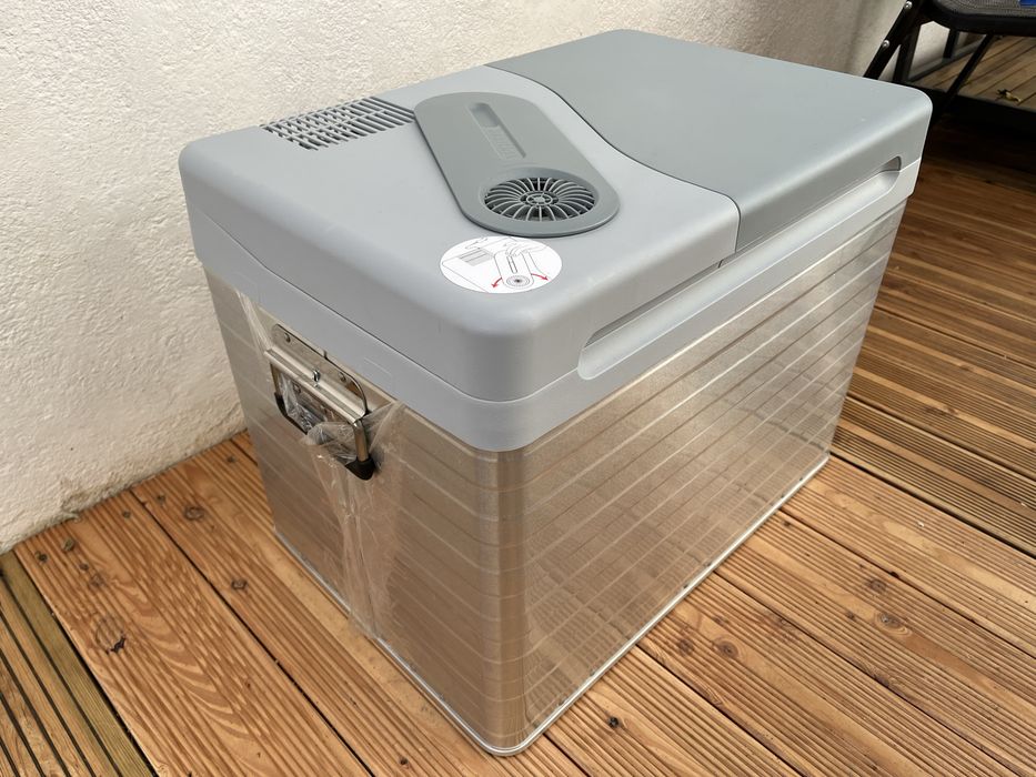Lada frigorifica termoelectrica Mobicool Q40 nouā