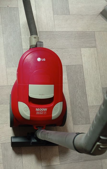Пылесос LG 1600.