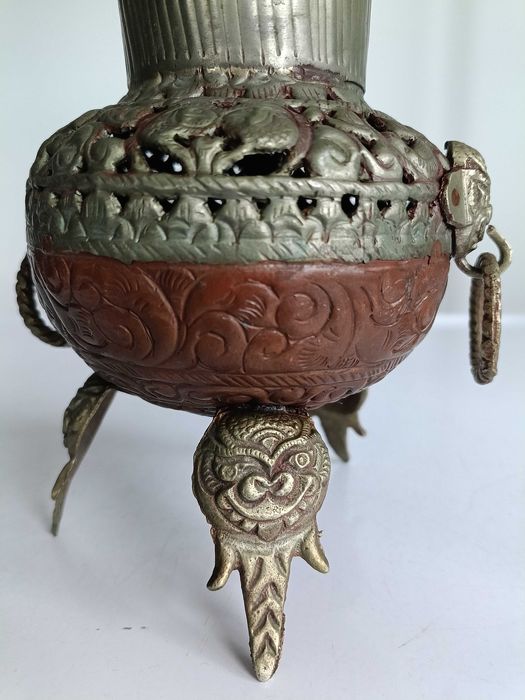 Тибетска, медна , старинна кадилница ,съд за прекадяване на тамян.