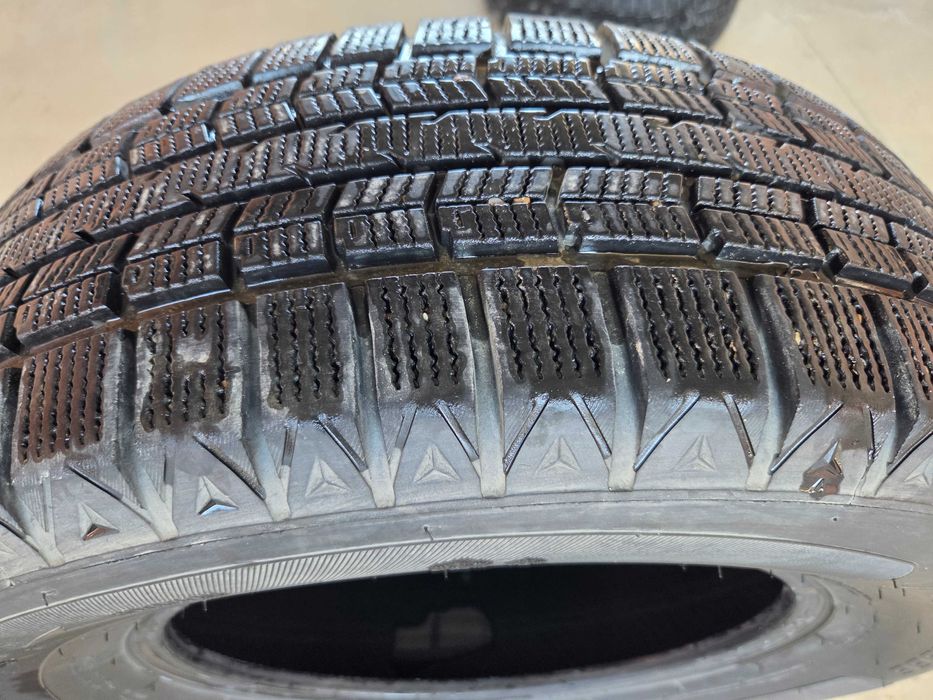 Комплект зимних шин