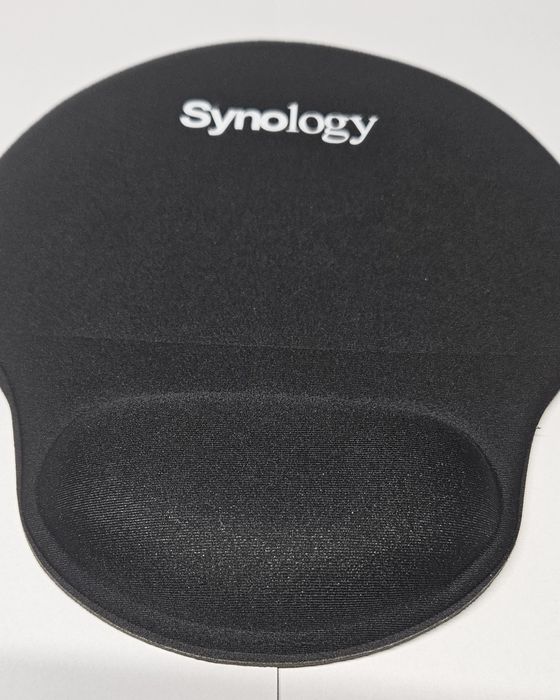 Mouse pad cu suport pentru incheietura mainii