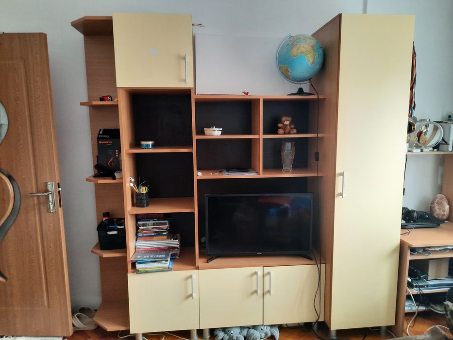 Mobila, biblioteca living.
