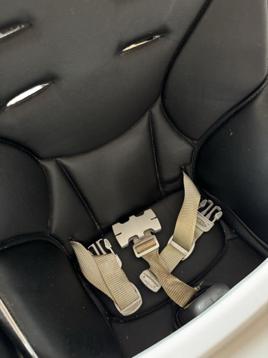 Scaun de masa Peg Pergo Prima Pappa Follow mepe roti pentru copii