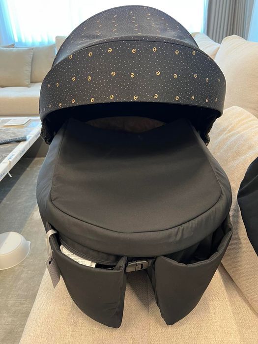 Мулти пак Stokke ( количка, Be safe столче за кола, зимни и летни комплекти, чанта за количка, приставка за Tripp Trapp, колан за Tripp Trapp, раница.