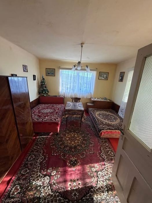 Vând casă ,curte și grădină cu suprafața de 1087 m² în satul Capud,oraș Teiuș, preț:45.000€,ușor negociabil .Detalii la nr de tel: 0745152051.
