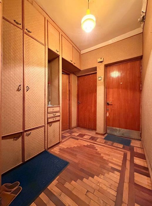 Продам срочно 4 ком на Максима Горького Бий 171 школа  Саехат