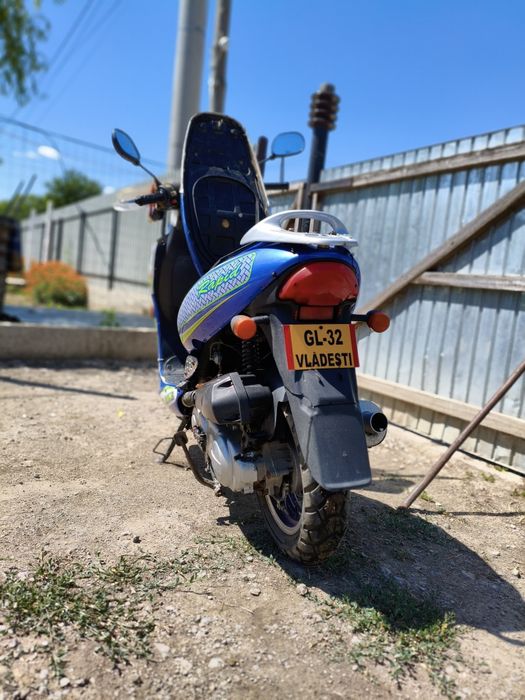 Vând scuter First Bike