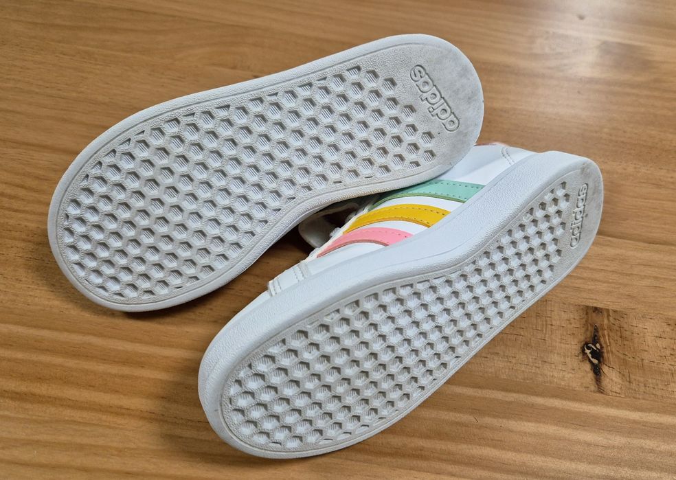 Adidasi marca ADIDAS