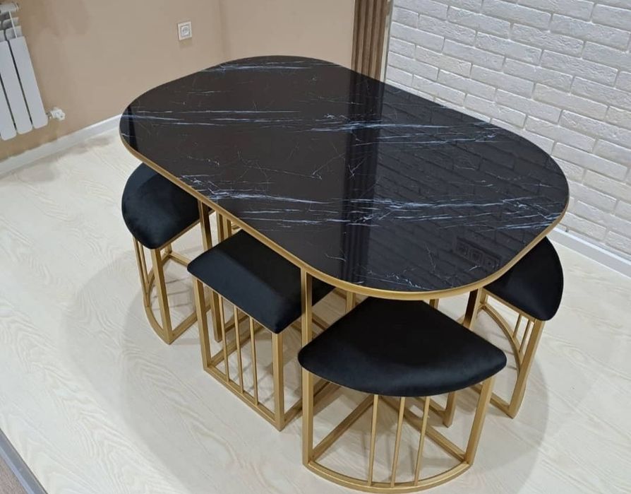 Кухонный  стол с табуреткамими