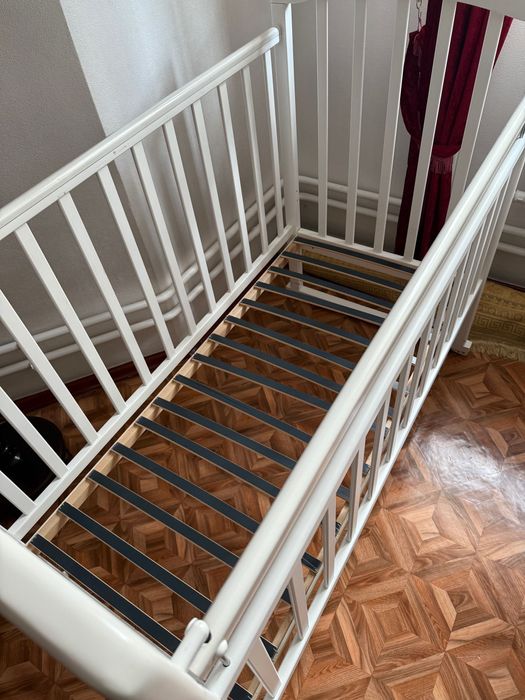 Кроватку детскую