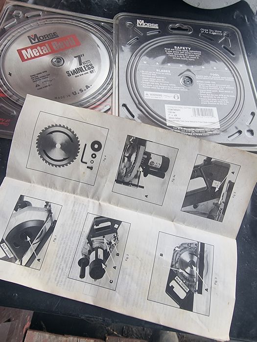 Vând circular metal