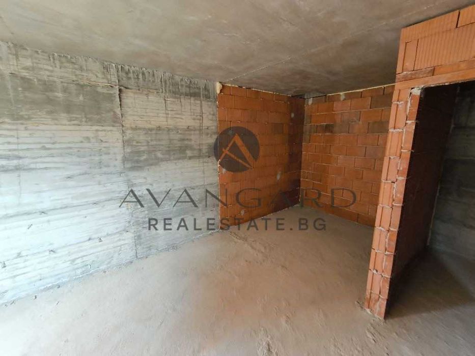 оф.24397 Двустаен с двор и паркомясто пред акт 14/ Марково