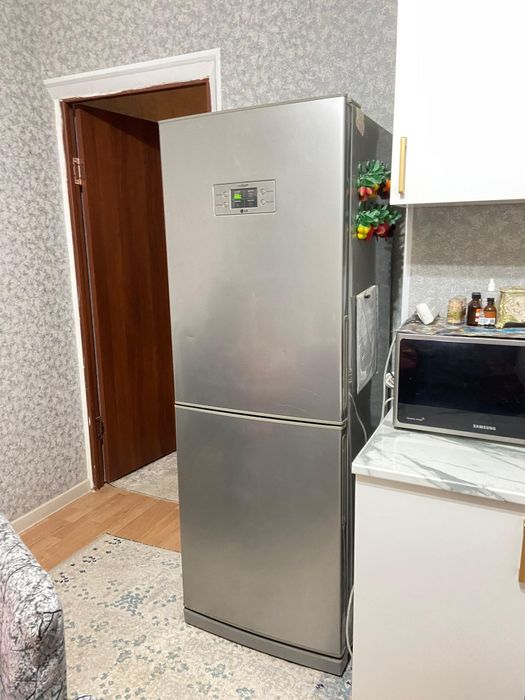 Холодильник LG двух камер