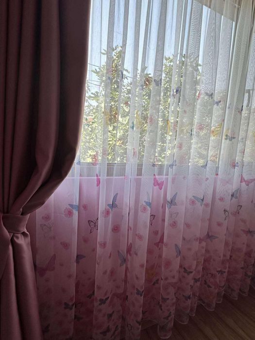 Бяло тънко перде с ПЕПЕРУДИ