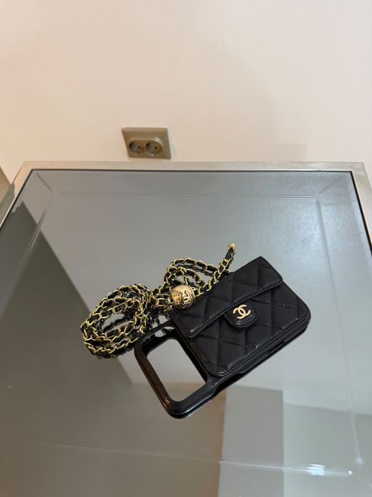 Husă Chanel elegantă și sofisticată