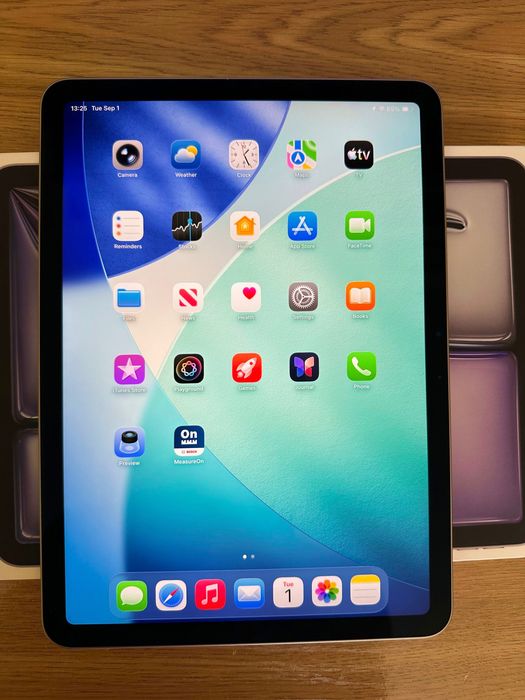 iPad Air M2 11 инча + Smart Folio