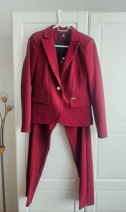 Нови дамски костюми Junona/ комплекти