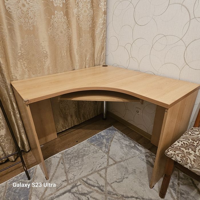 Продам компьютерный стол