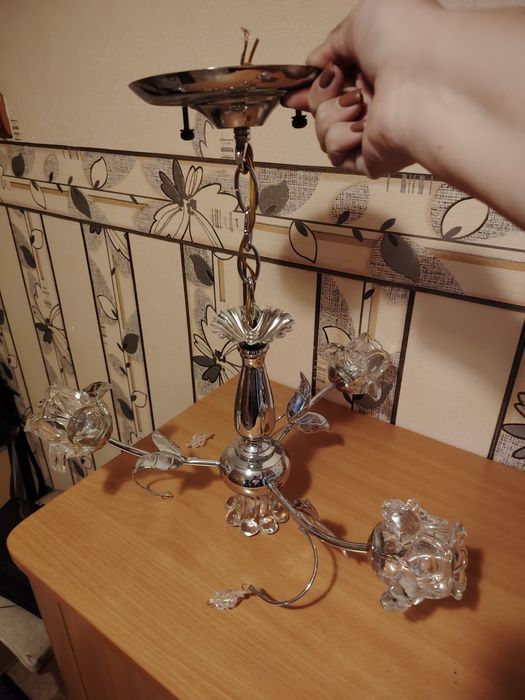 Продам люстру 3 тыс.