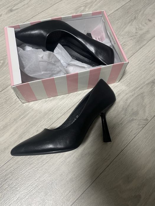 Продам туфли новые не дорого черные