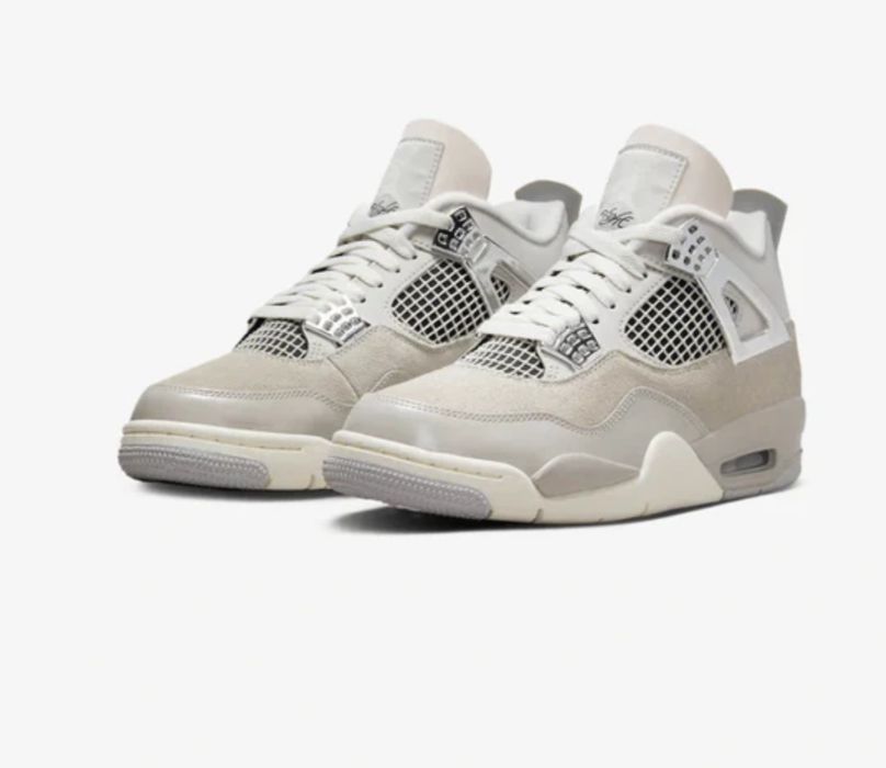Vând pereche de jordan 4 Frozen moments