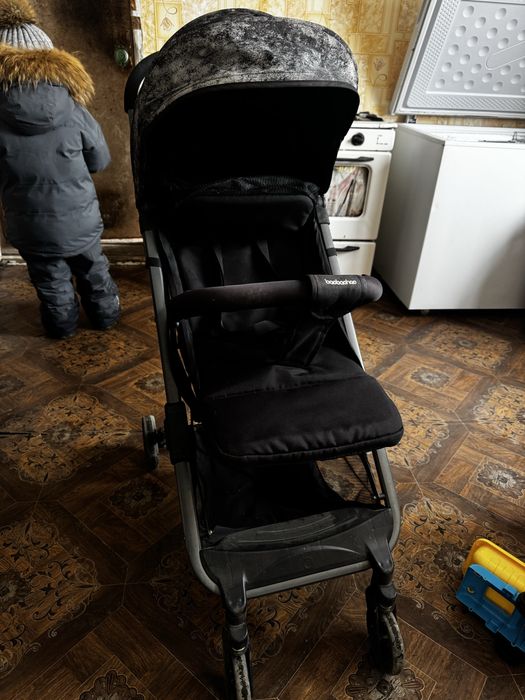 Продам прогулочную коляску