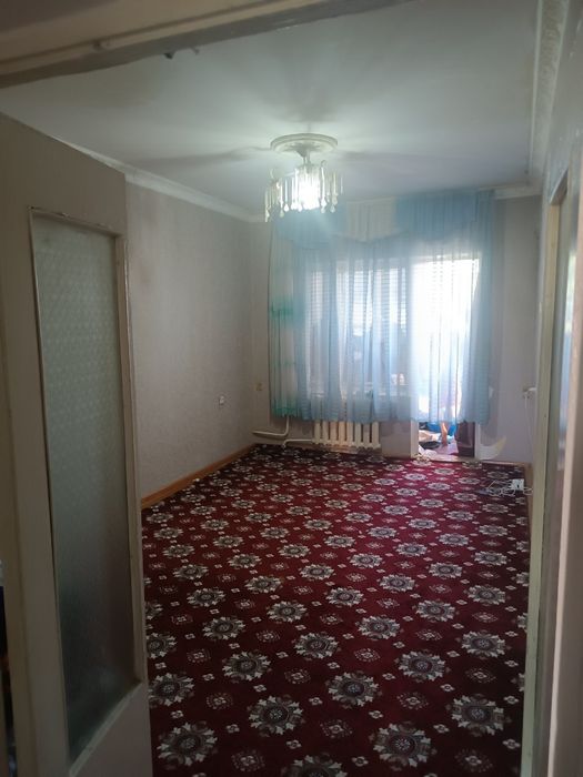 Zudlik bilan sergli 4 da 2 xonali kvartira arzon narxda sotiladi