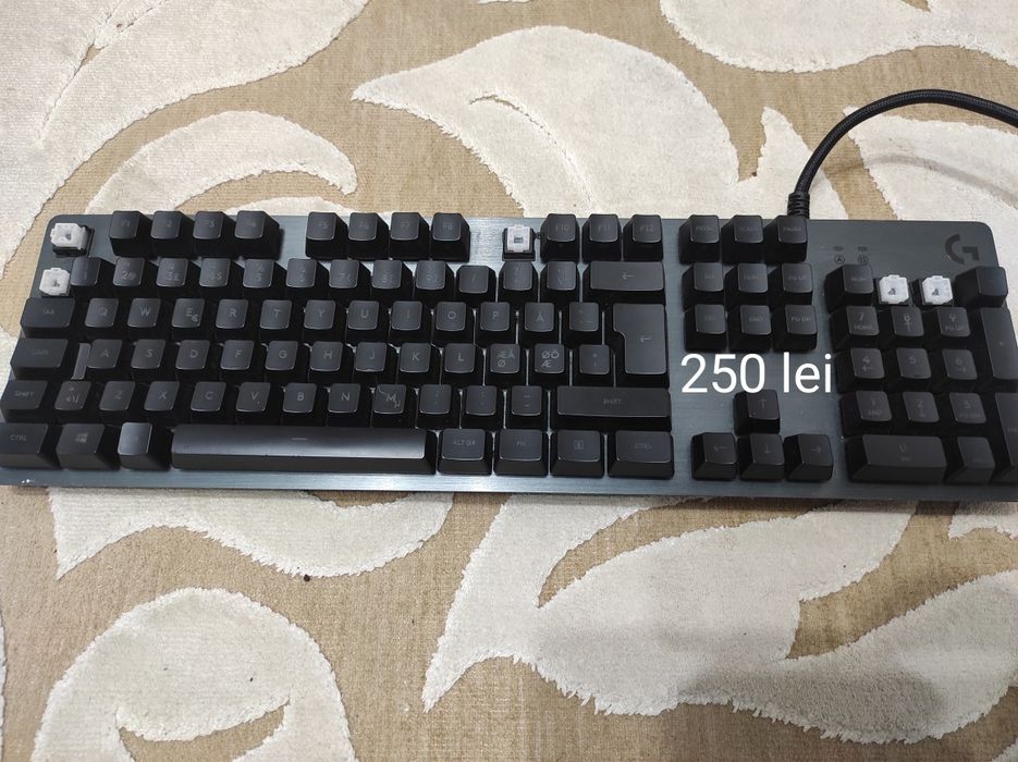 Vând tastaturi mecanice