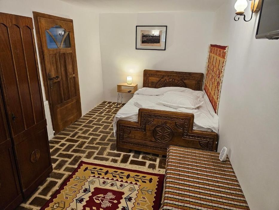 Inchiriez pensiunea "CASA cu TURN" in statiunea Sarata Monteoru