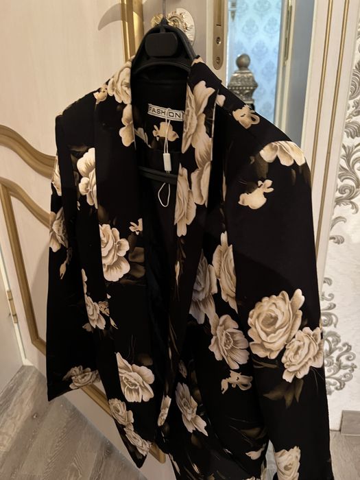 Пиджак яхши холатда 115 минг сум ,размер S-M