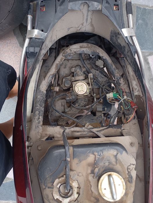 Продам скутер Yadea