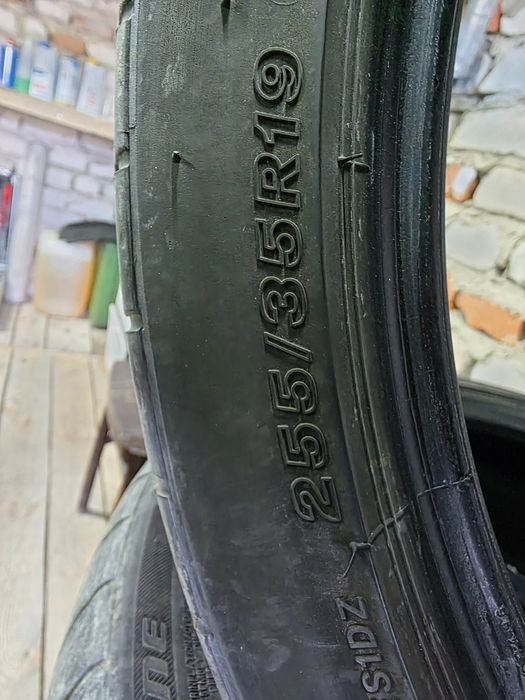 Резина летняя 255 35 R19