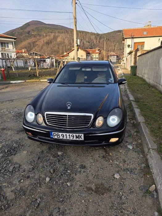 Mercedes E270 Avantgarde черен