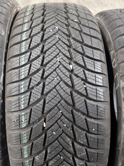 Vand 4 anvelope 235/55/18 bridgestone de iarnă ca noi