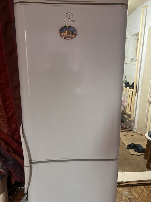 Продам холодильник индезит