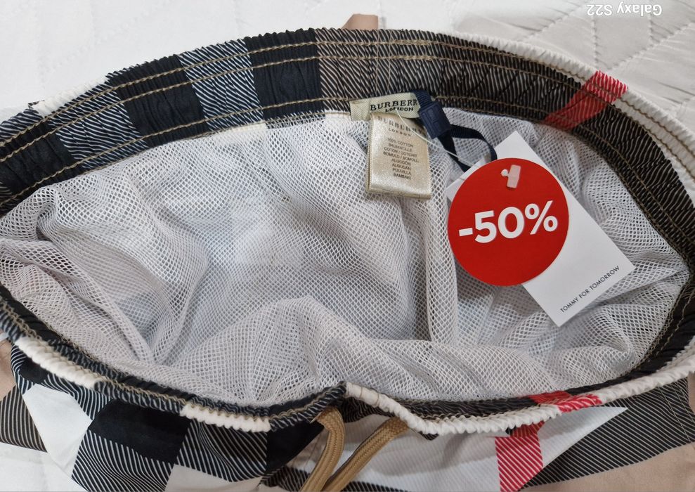 O pereche de Pantaloni scurți de plajă Burberry noi * se potrivesc pentru un L